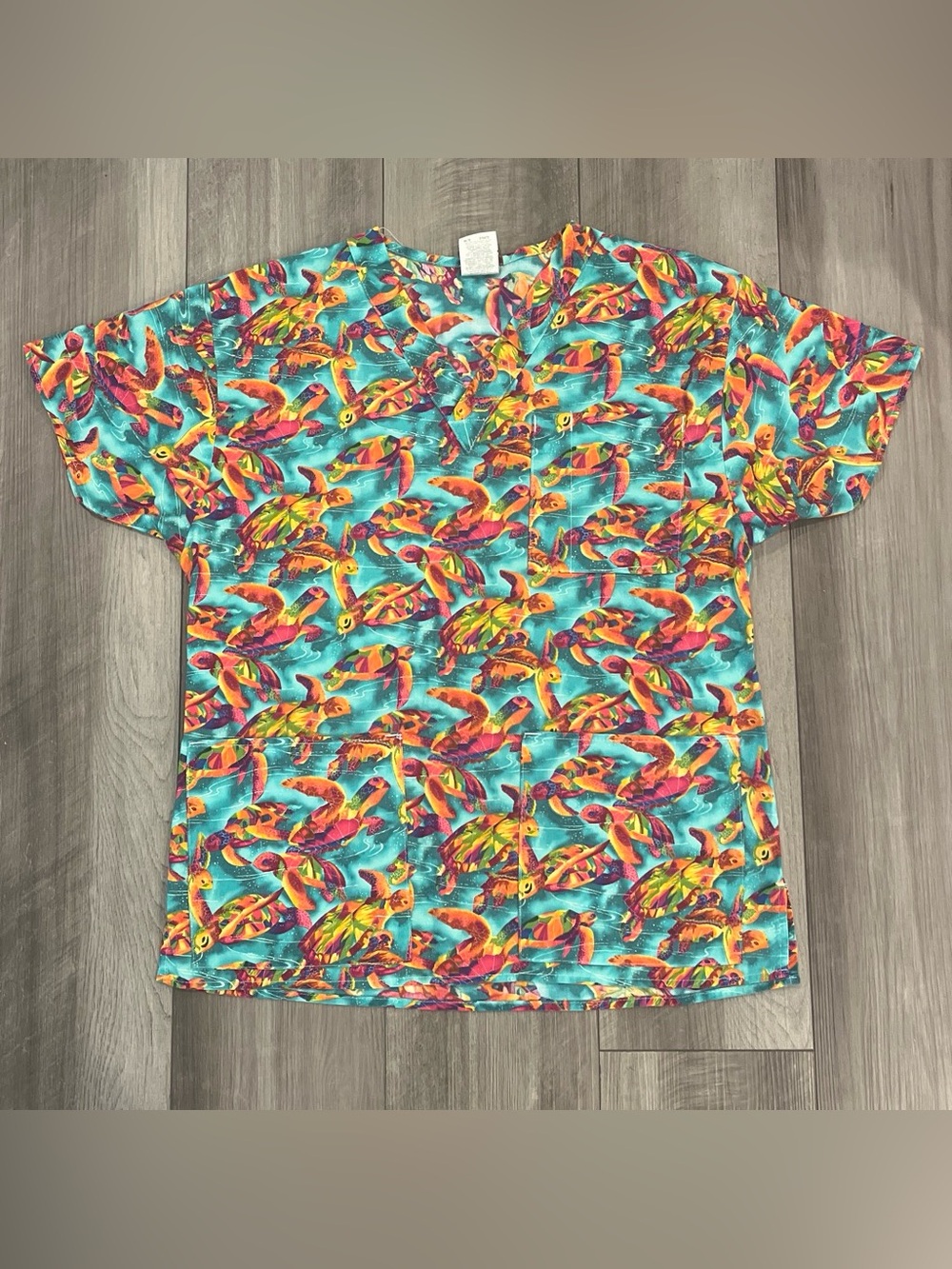 Tropical Turtle Print Short Sleeve Scrub Top in Turquoise